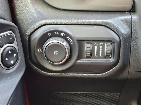 Used 2022 Jeep Wrangler Unlimited Sahara image 37