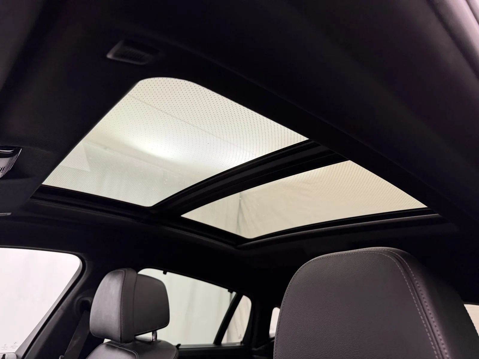 Used 2021 BMW X6 M50i w/ Executive Package AWD/4WD image 10
