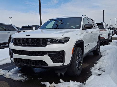 New 2026 Jeep Grand Cherokee L Altitude 4x4 image 3