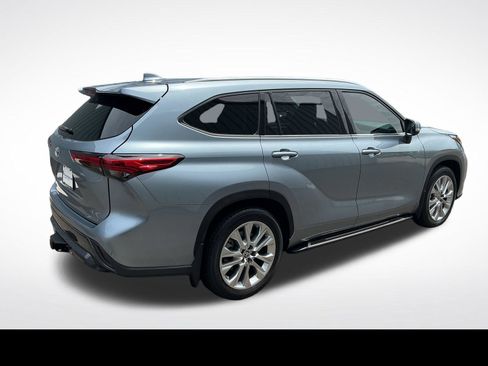 Used 2021 Toyota Highlander Limited FWD image 5