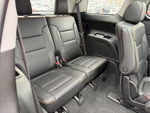 Used 2023 GMC Acadia AT4 w/ Technology Package image 20