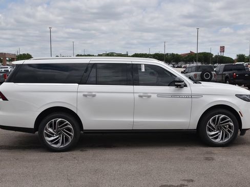 New 2026 Lincoln Navigator L Reserve AWD/4WD image 5