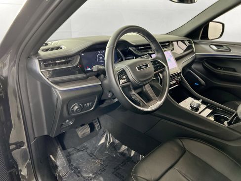 Used 2022 Jeep Grand Cherokee Overland AWD/4WD image 9
