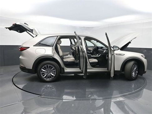 Certified 2025 MAZDA CX-90 Plug-In Hybrid w/ Preferred image 39