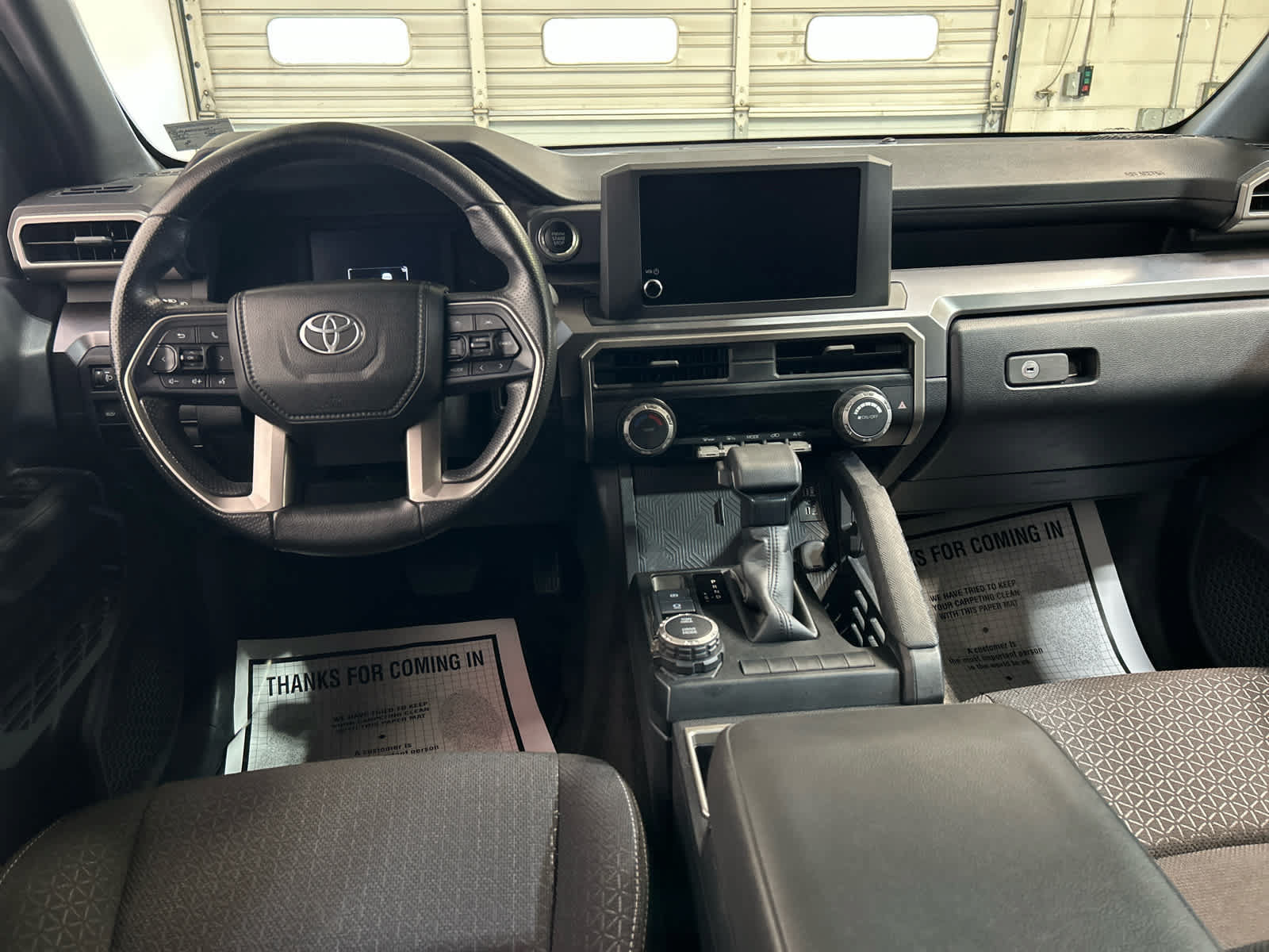 Used 2025 Toyota 4Runner SR5 AWD/4WD image 4