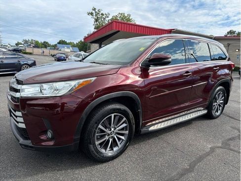 Used 2018 Toyota Highlander XLE FWD image 3