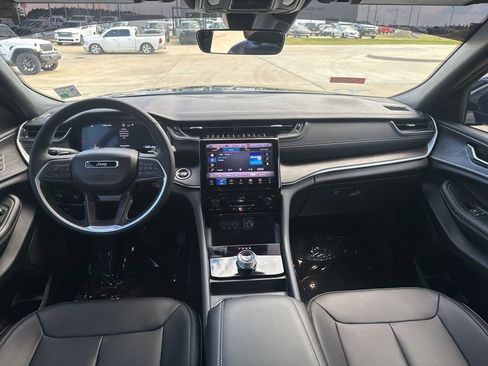 Used 2025 Jeep Grand Cherokee L Limited image 18