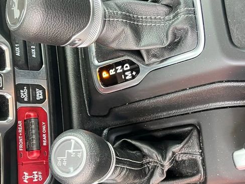 Used 2025 Jeep Wrangler Unlimited Rubicon image 31