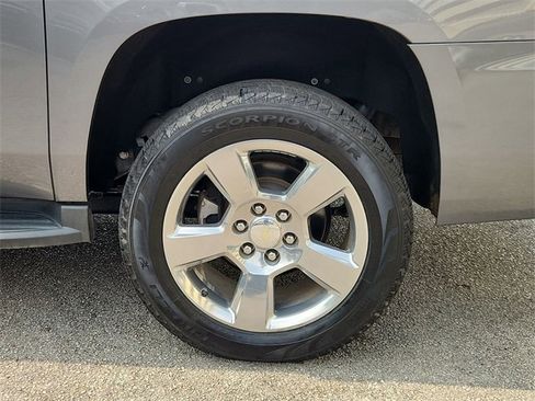 Used 2018 Chevrolet Suburban LT image 31