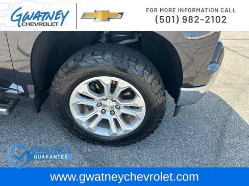 Used 2022 Chevrolet Silverado 1500 LTZ w/ Z71 Off-Road Package AWD/4WD image 13