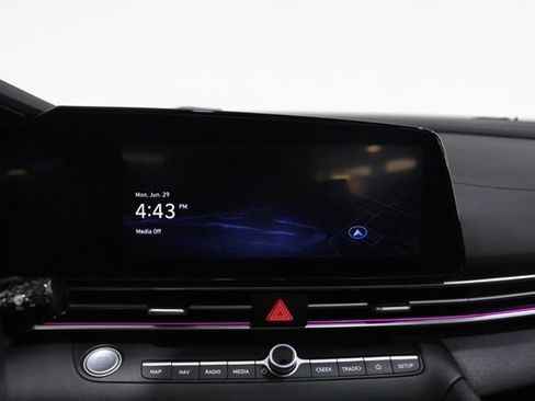 Used 2023 Hyundai Elantra Limited w/ Preferred Accessory Package FWD image 23