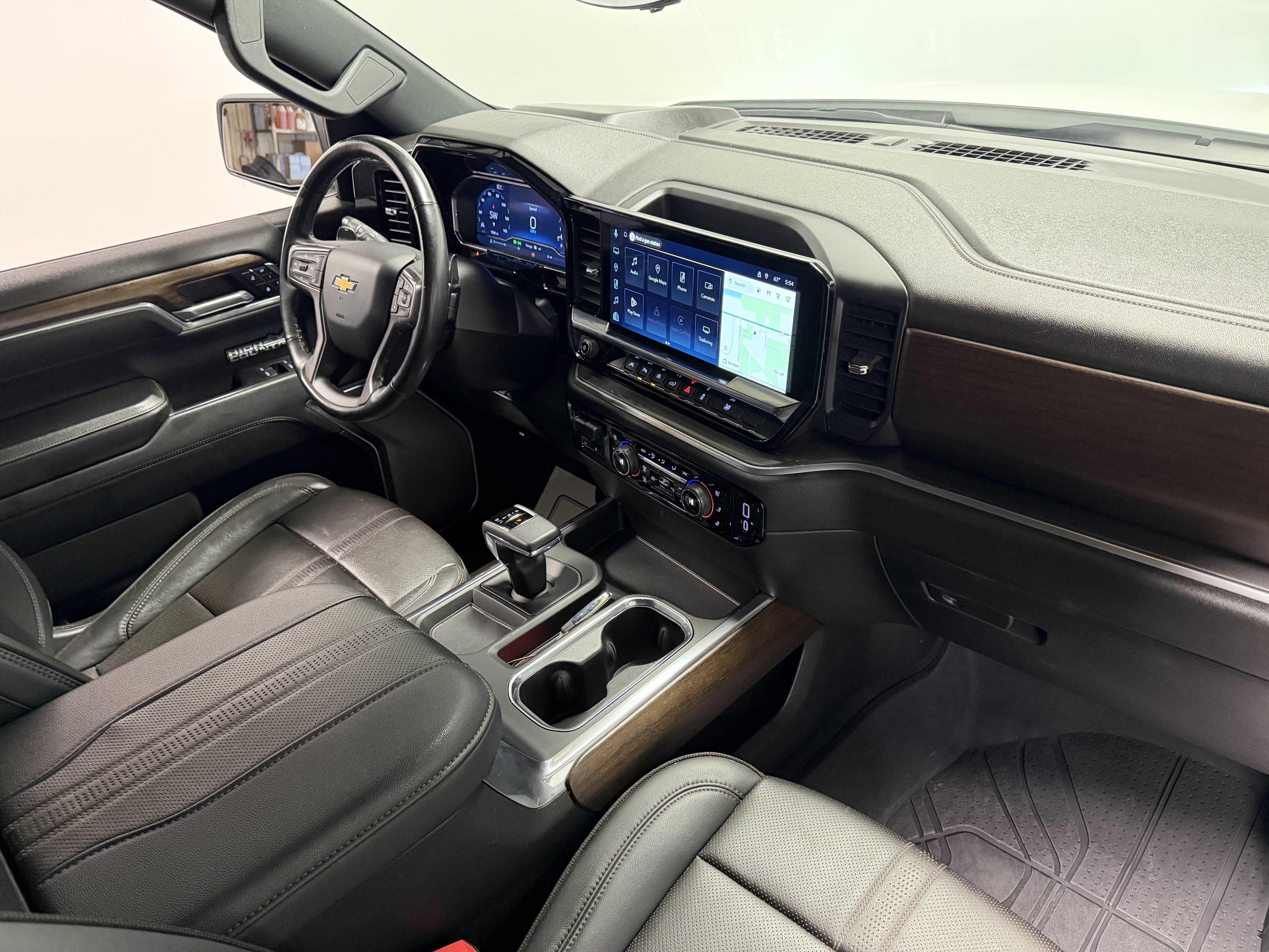 Used 2024 Chevrolet Silverado 1500 High Country w/ High Country Premium Package AWD/4WD image 25