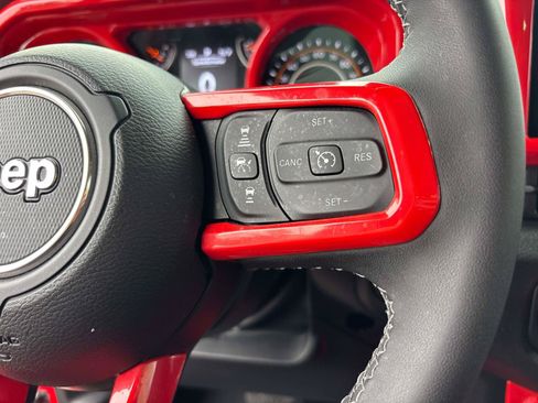 Used 2025 Jeep Wrangler Sport AWD/4WD image 17