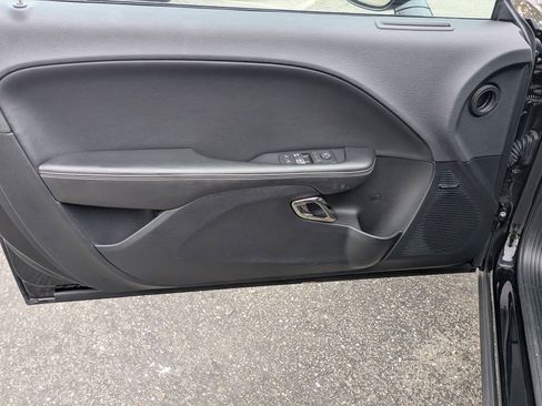 Used 2016 Dodge Challenger SRT Hellcat image 13