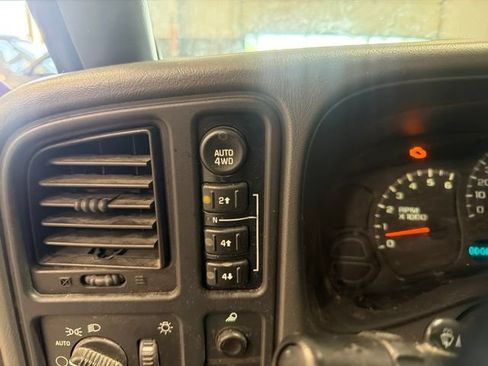 Used 2006 Chevrolet Silverado 1500 LT w/ Light Duty Power Package AWD/4WD image 24