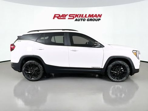 Used 2024 GMC Terrain SLE w/ Driver Convenience Package image 8