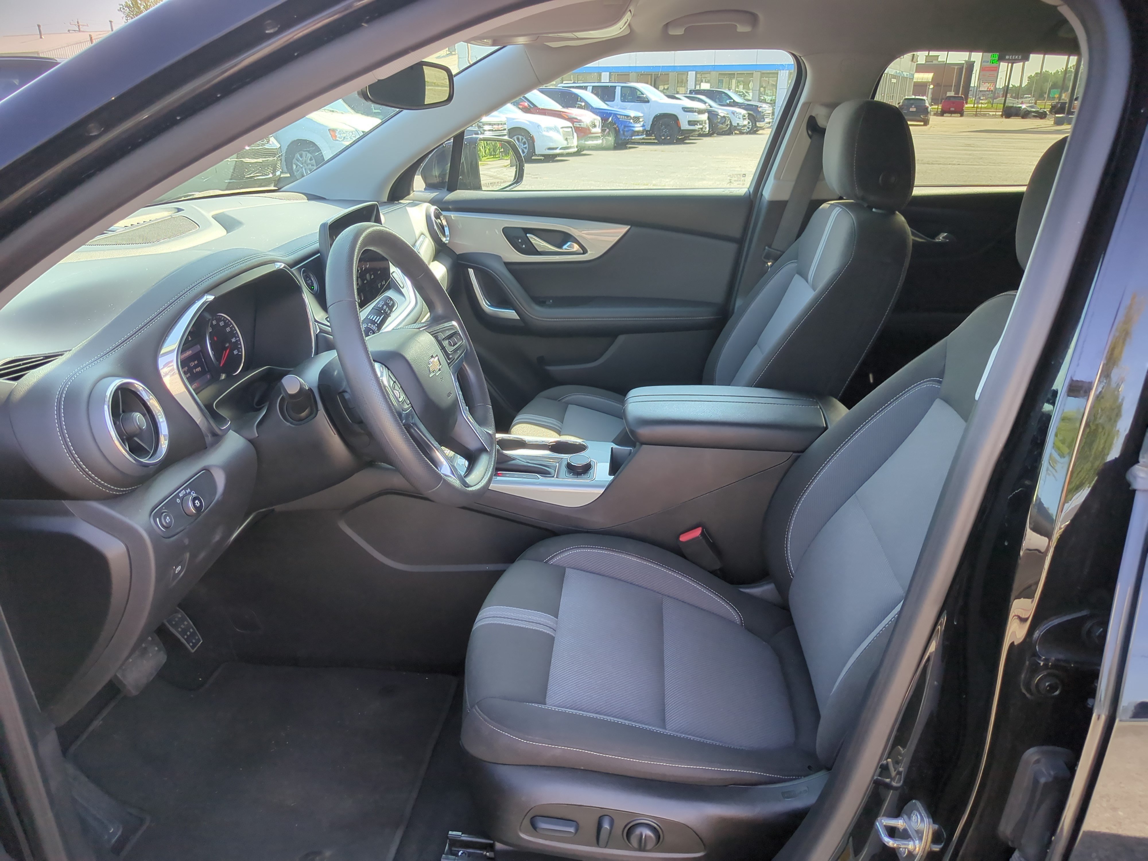 Used 2023 Chevrolet Blazer LT w/ Convenience Package FWD image 6