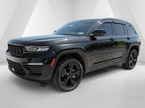 Used 2024 Jeep Grand Cherokee Limited w/ Black Appearance Package AWD/4WD image 3