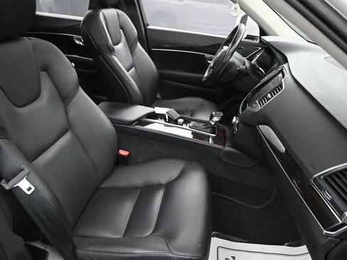 Used 2019 Volvo XC90 T6 Momentum AWD/4WD image 30