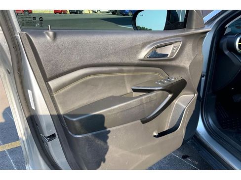 Used 2024 Chevrolet Trax LT w/ Sunroof Package FWD image 25