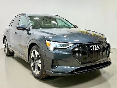 Used 2021 Audi e-tron Premium w/ Convenience Plus Package image 14