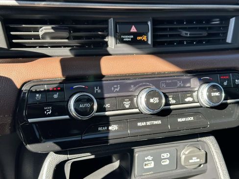 Certified 2025 Honda Pilot Elite image 27