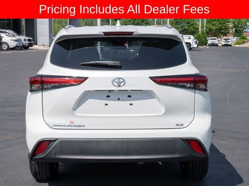 Used 2023 Toyota Highlander XLE FWD image 4