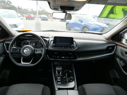 Used 2021 Nissan Rogue SV image 19