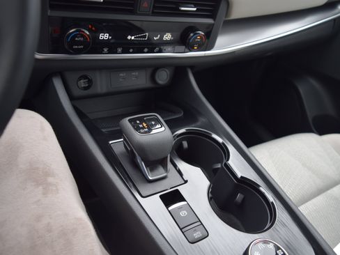 Used 2025 Nissan Rogue SV image 11