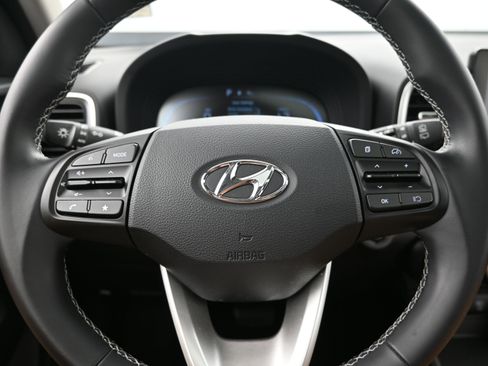 Used 2024 Hyundai Venue SEL image 13