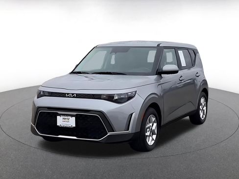 Used 2025 Kia Soul LX w/ LX Technology Package FWD image 4