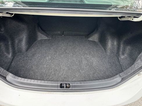 Used 2016 Toyota Corolla LE FWD image 10