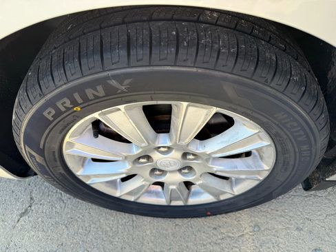 Used 2010 Buick LaCrosse CX image 38