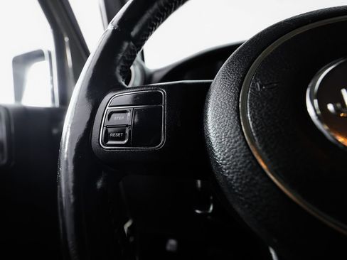 Used 2016 Jeep Wrangler Unlimited Sahara image 29