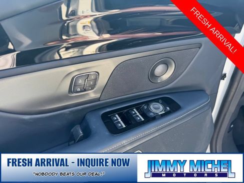 Used 2024 Lincoln Nautilus Reserve w/ Equipment Group 202A AWD/4WD image 3