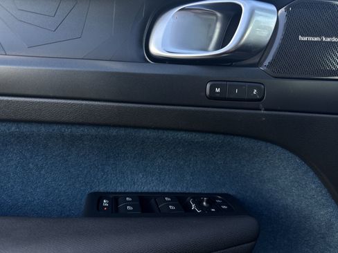 Used 2023 Volvo C40 P8 Recharge Ultimate image 24