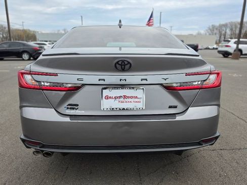 Used 2025 Toyota Camry SE w/ Convenience Package image 6