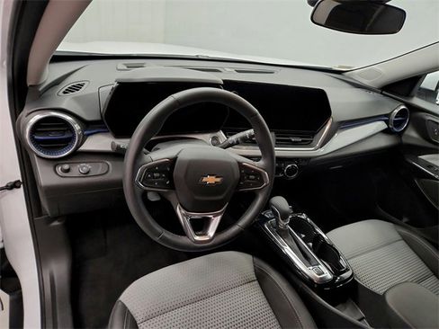 Used 2024 Chevrolet Trax LT w/ Driver Confidence Package image 17