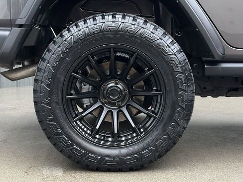 Used 2024 Jeep Wrangler Unlimited AWD/4WD image 11