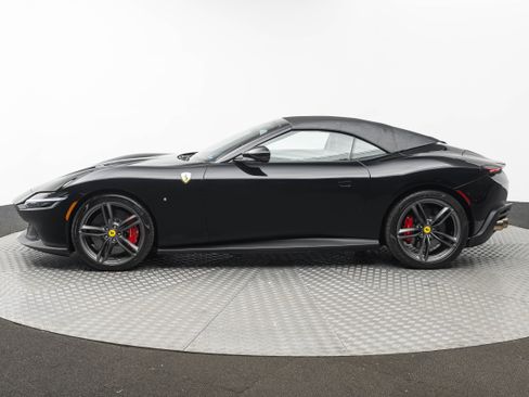 Used 2025 Ferrari Roma Spider RWD image 64