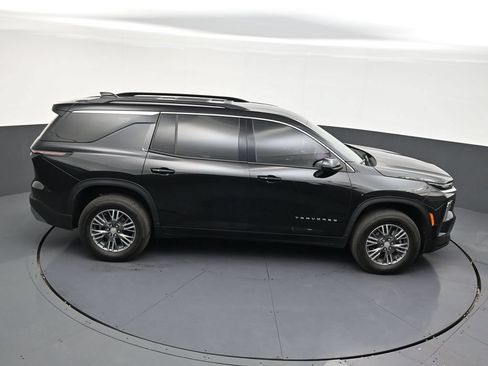 Used 2025 Chevrolet Traverse LT FWD image 14
