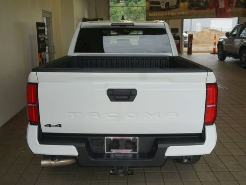 Certified 2025 Toyota Tacoma TRD Off-Road AWD/4WD image 14