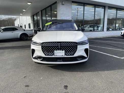 Used 2024 Lincoln Nautilus Reserve image 2