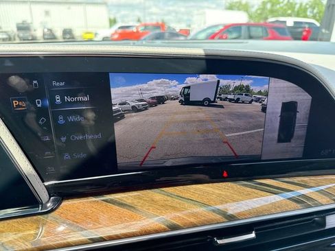 Used 2022 Cadillac Escalade ESV Premium Luxury Platinum AWD/4WD image 17