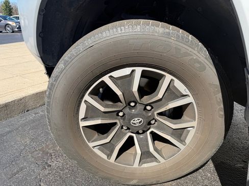 Used 2020 Toyota Tacoma TRD Sport w/ TRD Premium Sport Package image 3