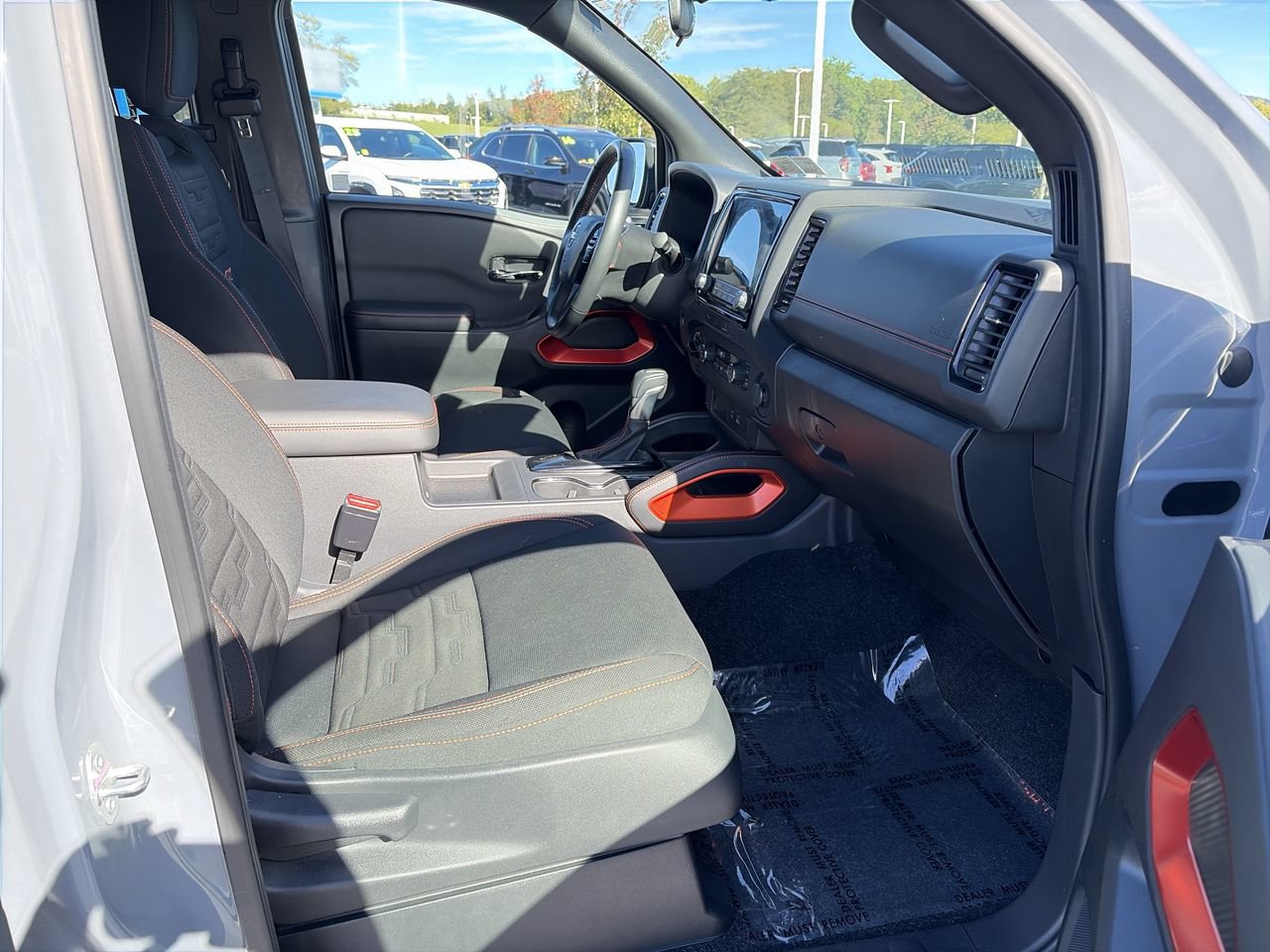 Used 2024 Nissan Frontier PRO-4X AWD/4WD image 14