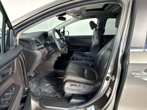 Used 2018 Honda Odyssey Touring image 4