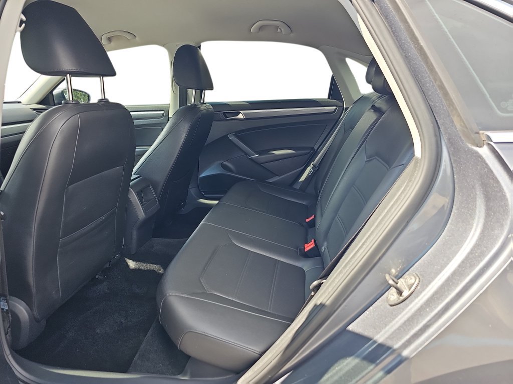 Used 2017 Volkswagen Passat 1.8T R-Line FWD image 14