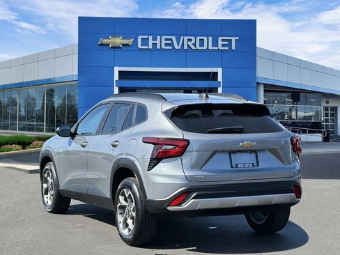 Certified 2024 Chevrolet Trax LT FWD image 3