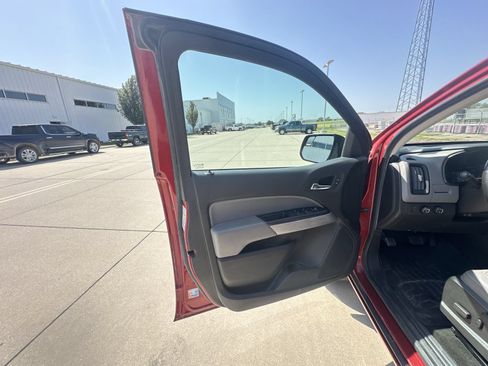 Certified 2015 Chevrolet Colorado LT w/ Luxury Package AWD/4WD image 21